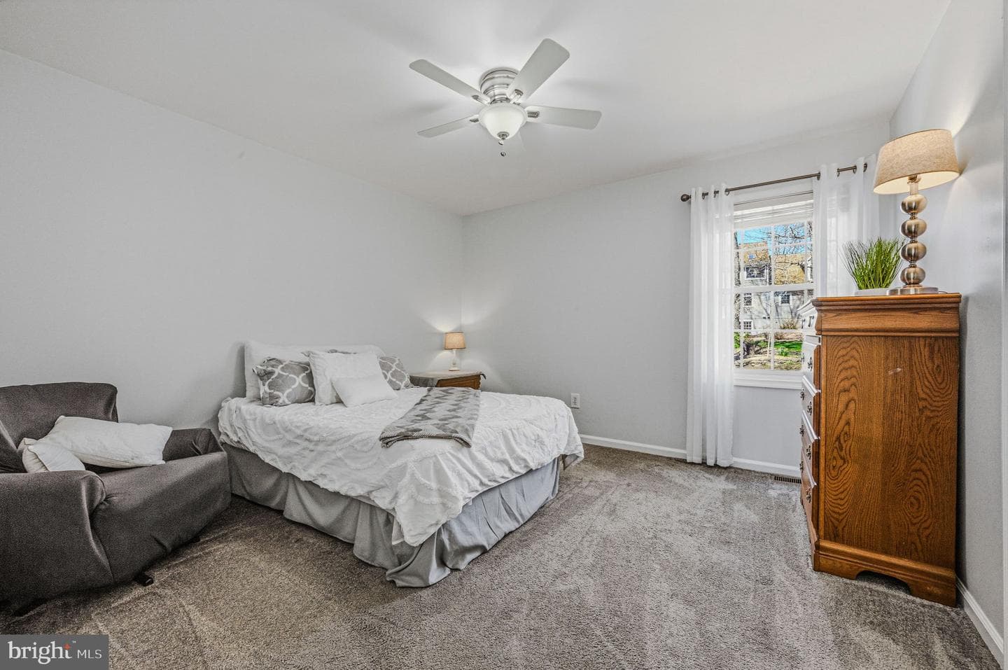 1045 Saint Georges Lane photo 35