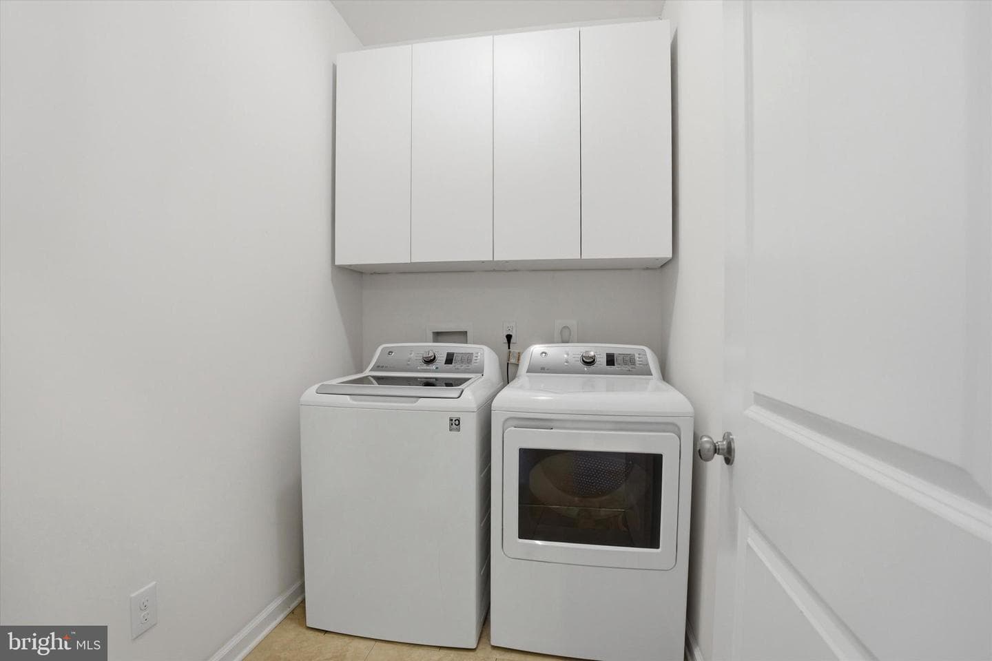 327 Dawson Place photo 20