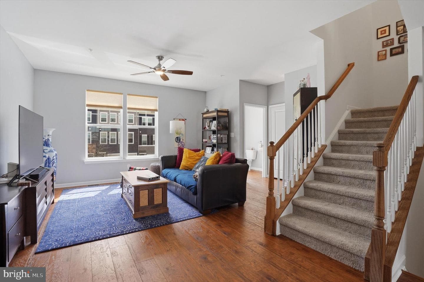 327 Dawson Place photo 3