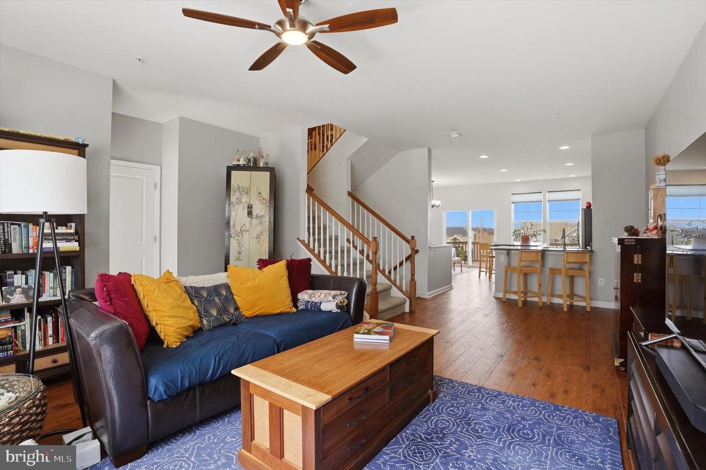 327 Dawson Place photo 4