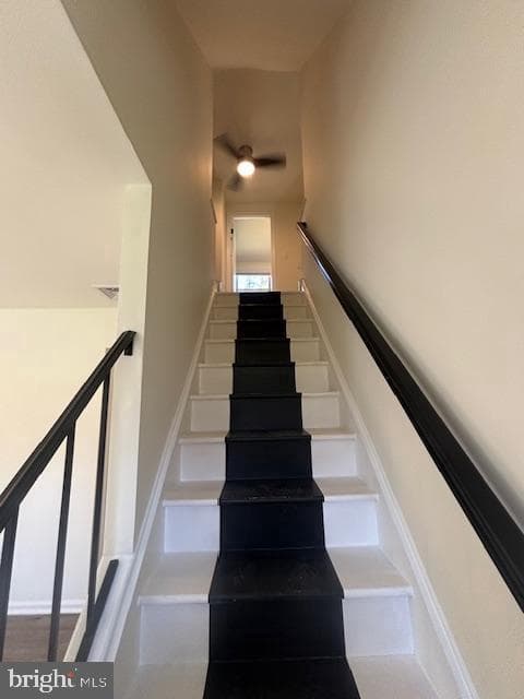 912 Greenwood Circle photo 8