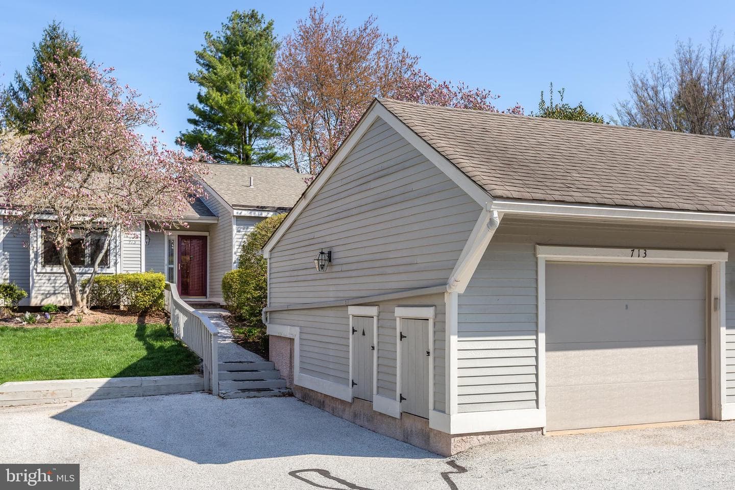 713 Inverness Drive photo 2
