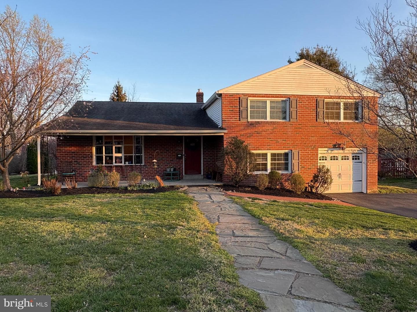 502 Ridge Avenue photo 2