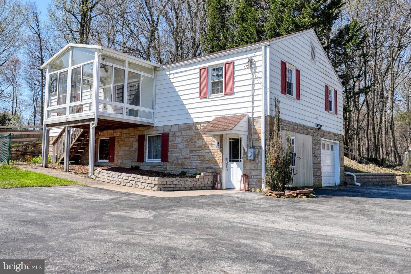 2512 Grandview Road photo 1