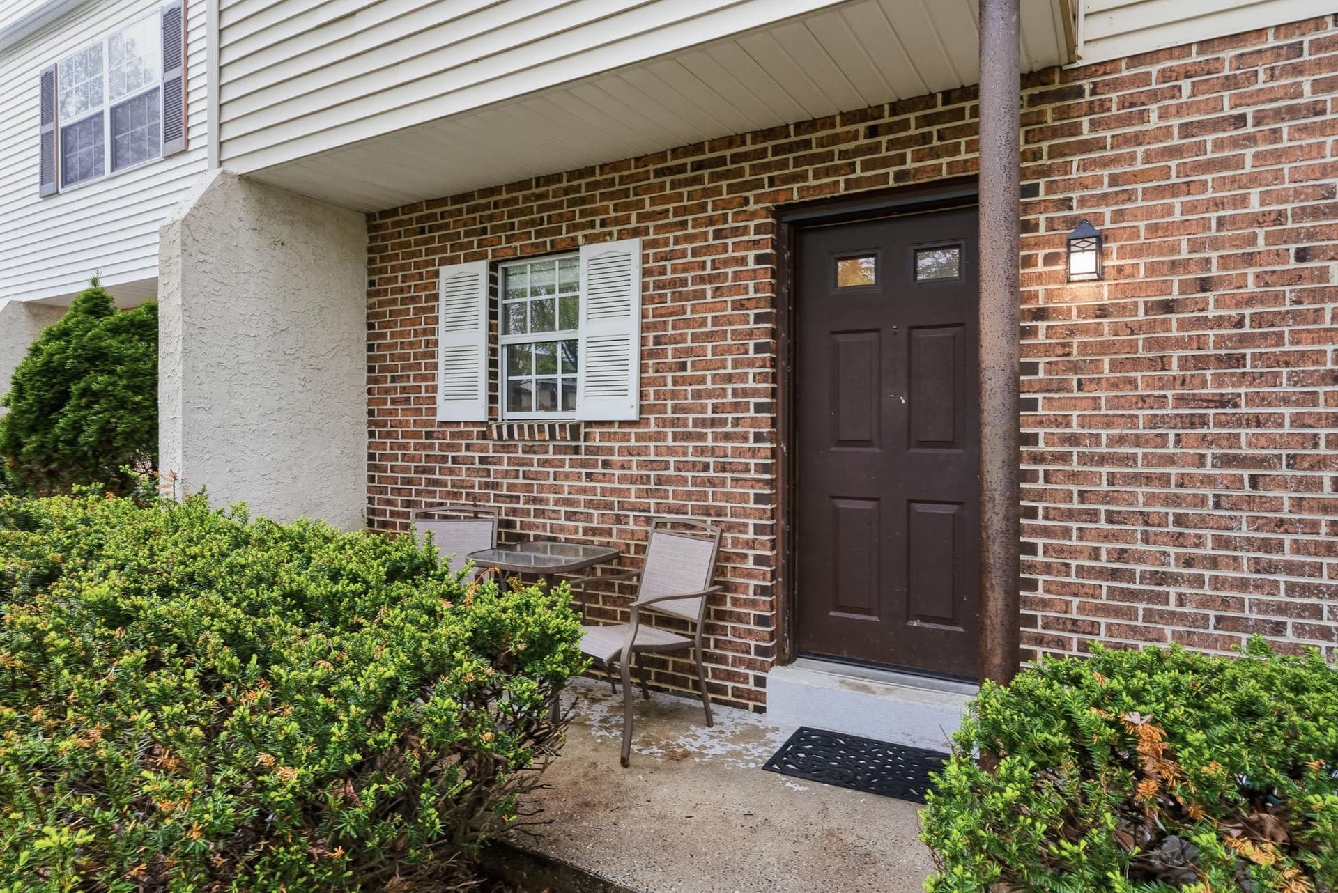 262 Carlyn Court photo 3