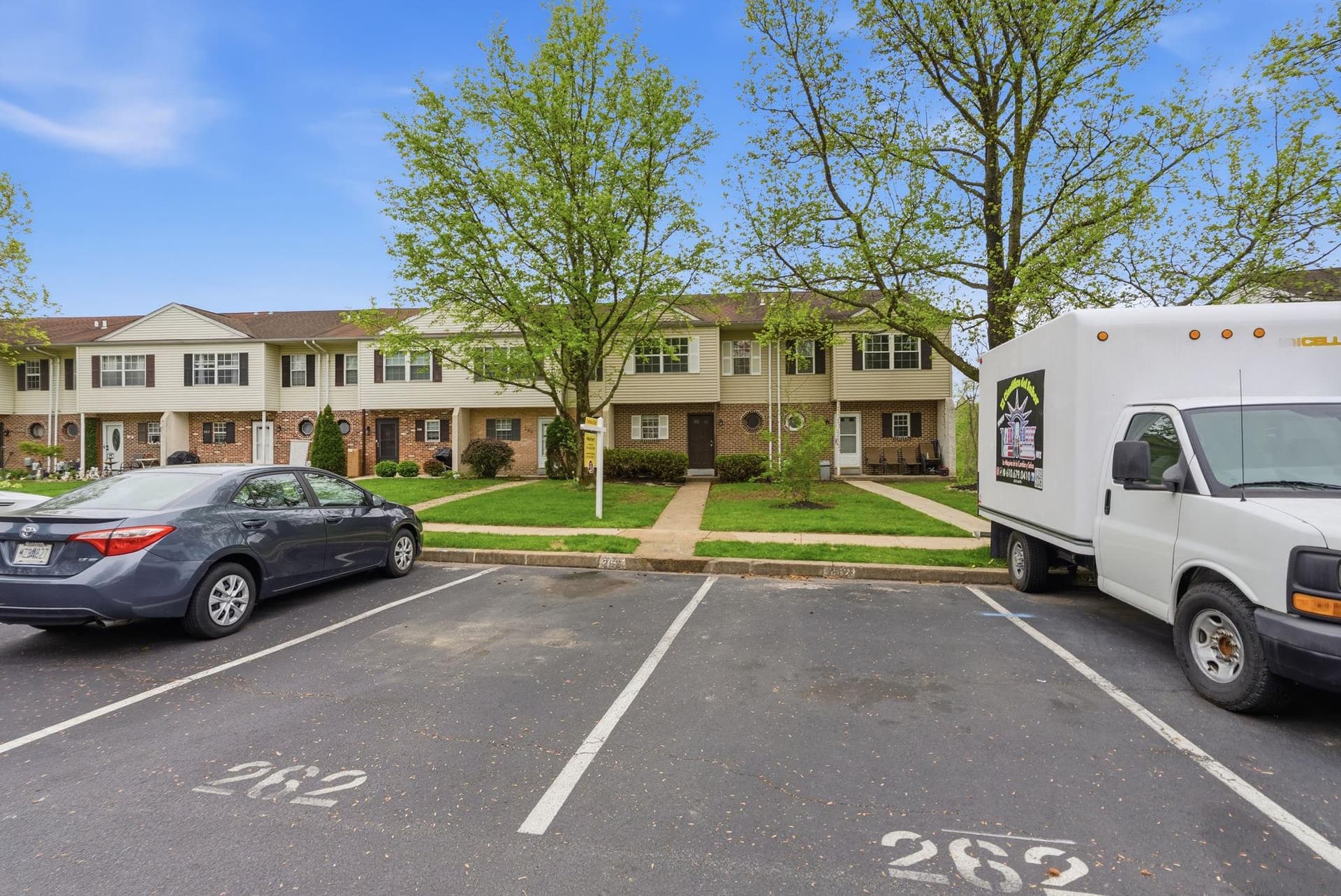 262 Carlyn Court photo 4