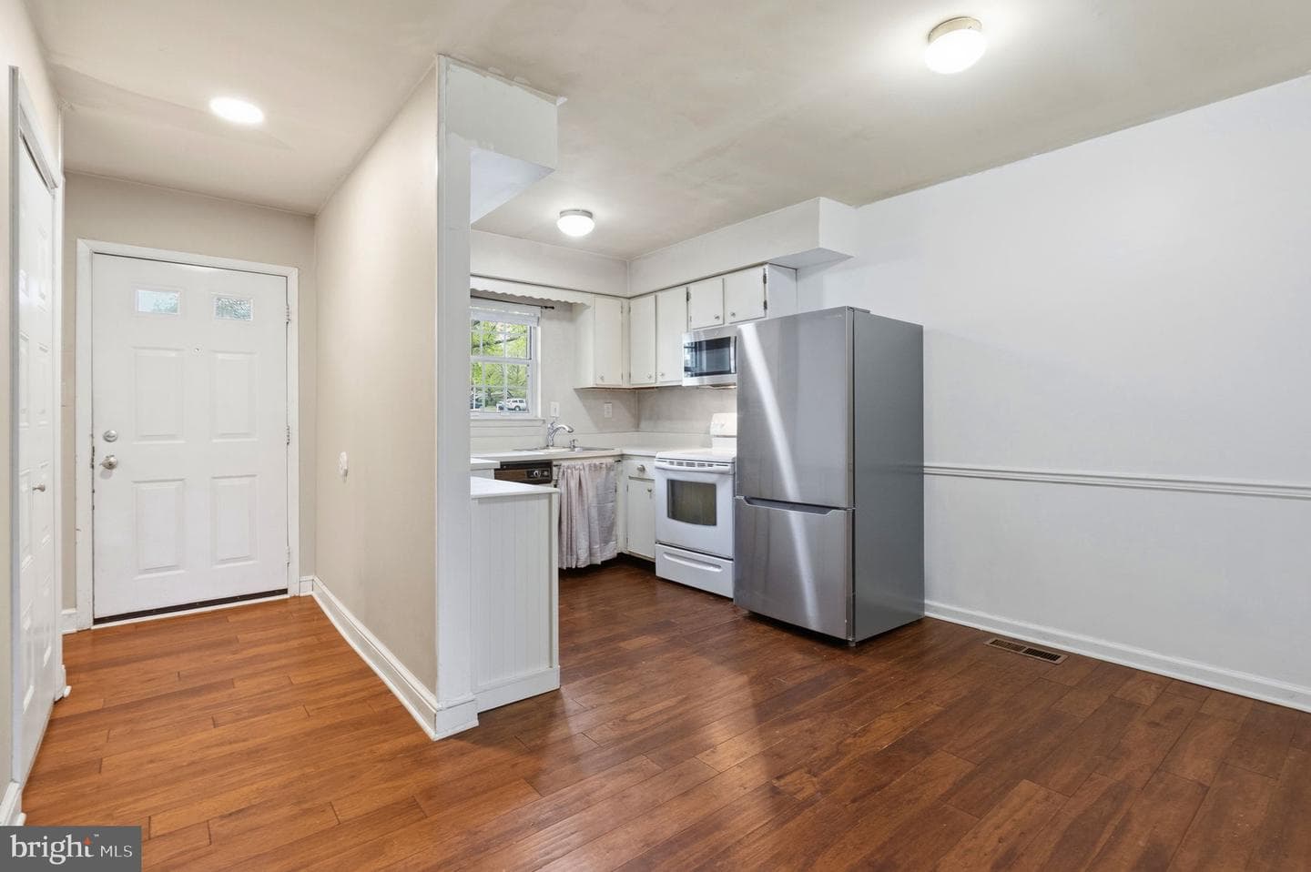 262 Carlyn Court photo 9