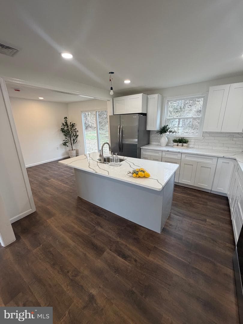 633 Coates Street photo 10