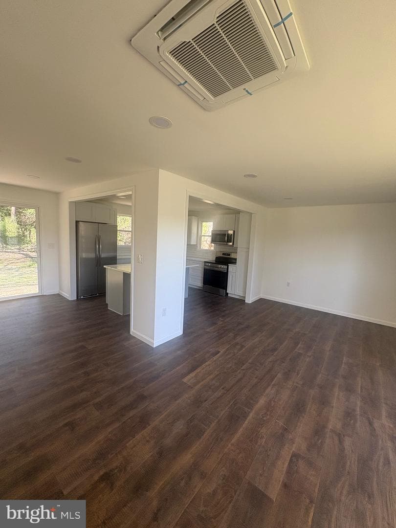 633 Coates Street photo 8