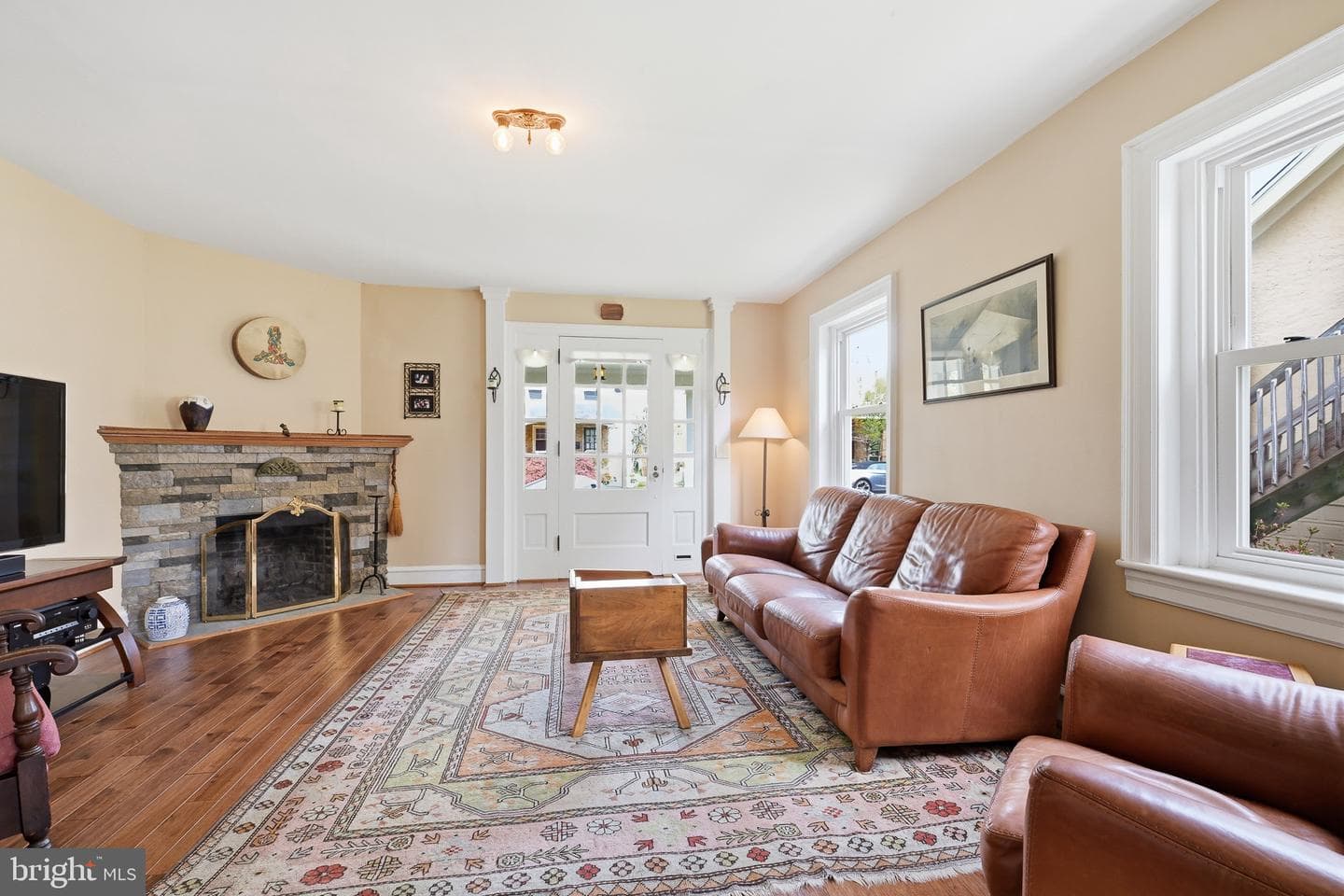 424 W Barnard Street photo 2