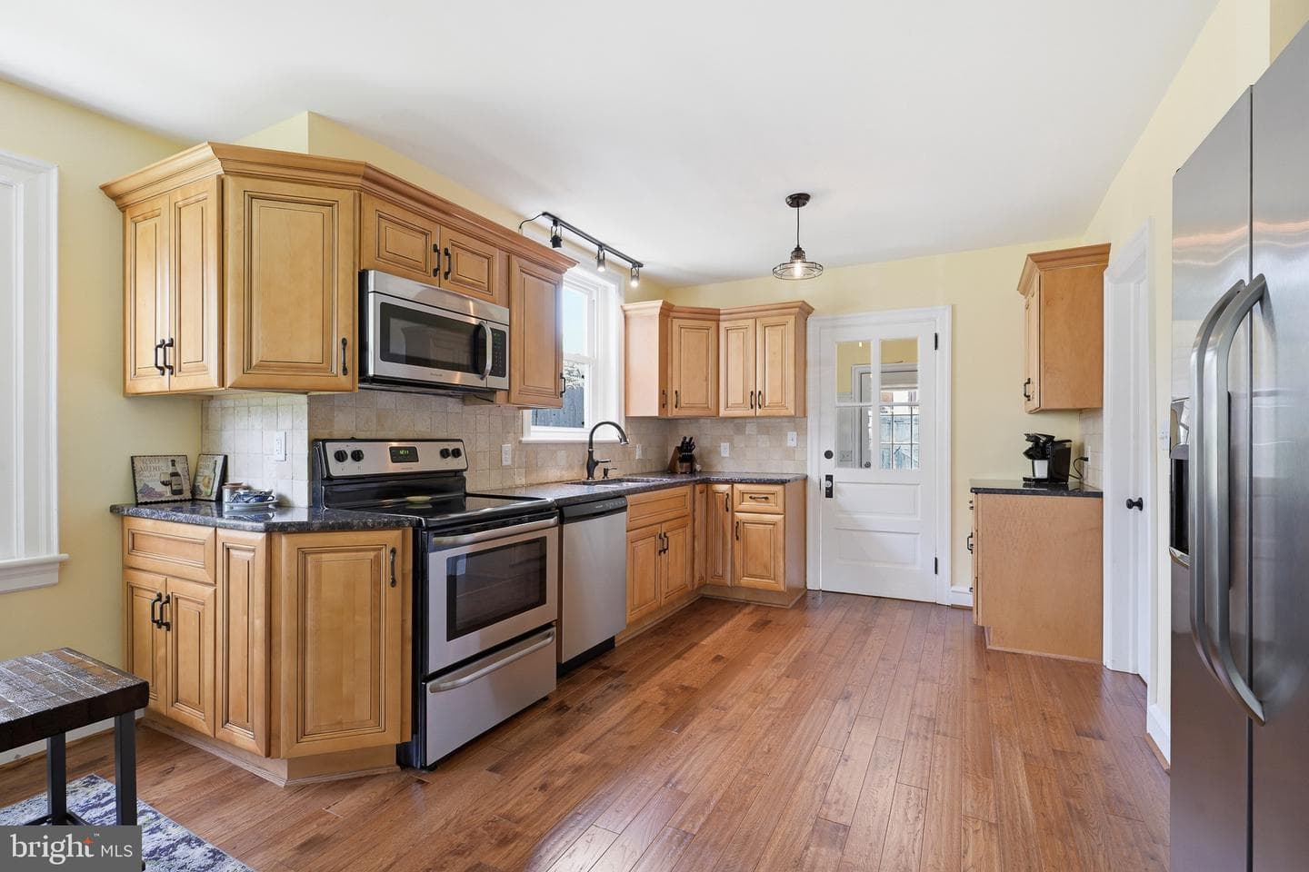 424 W Barnard Street photo 8