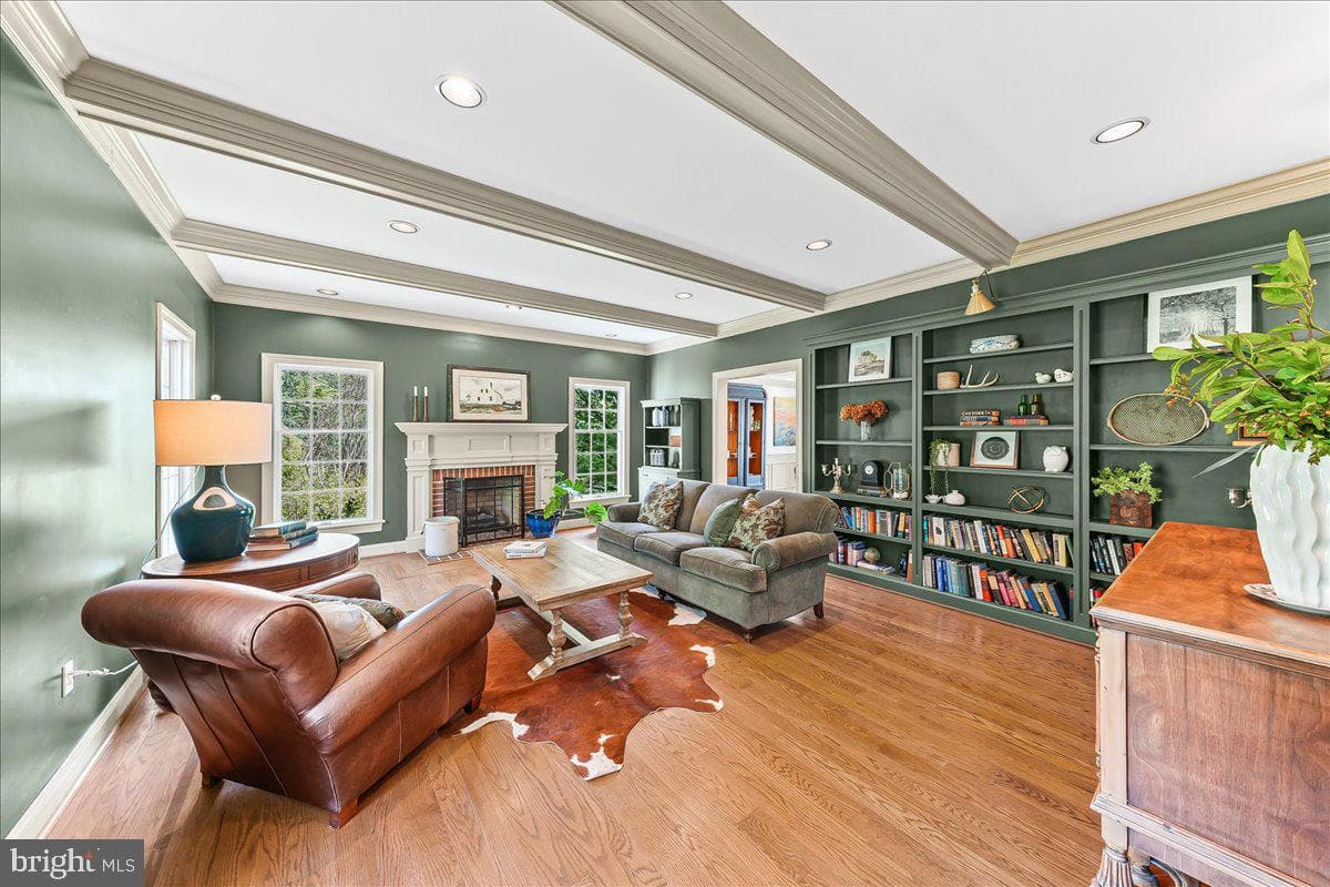 314 Belmont Court photo 16