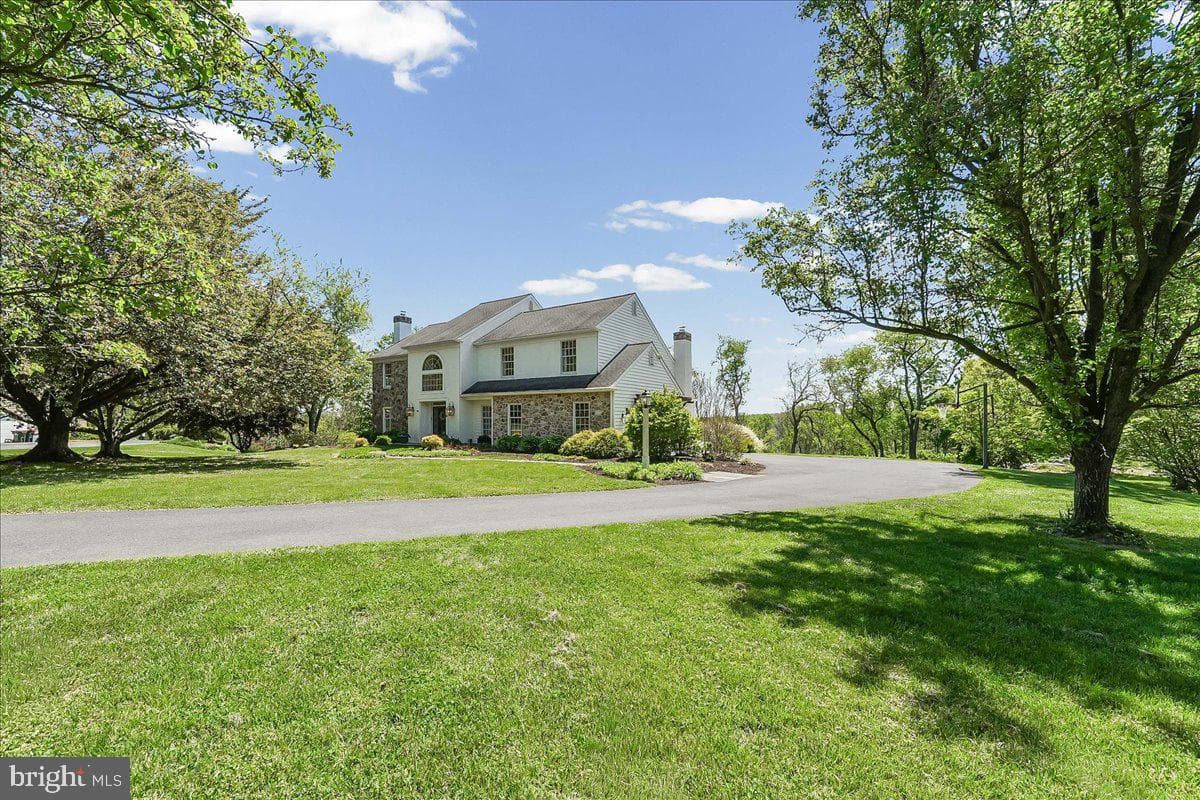 314 Belmont Court photo 4