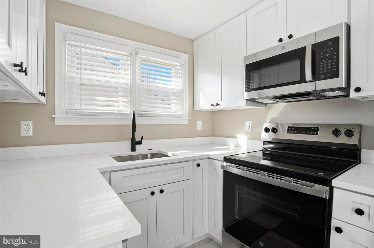 759 Starr Street photo 6