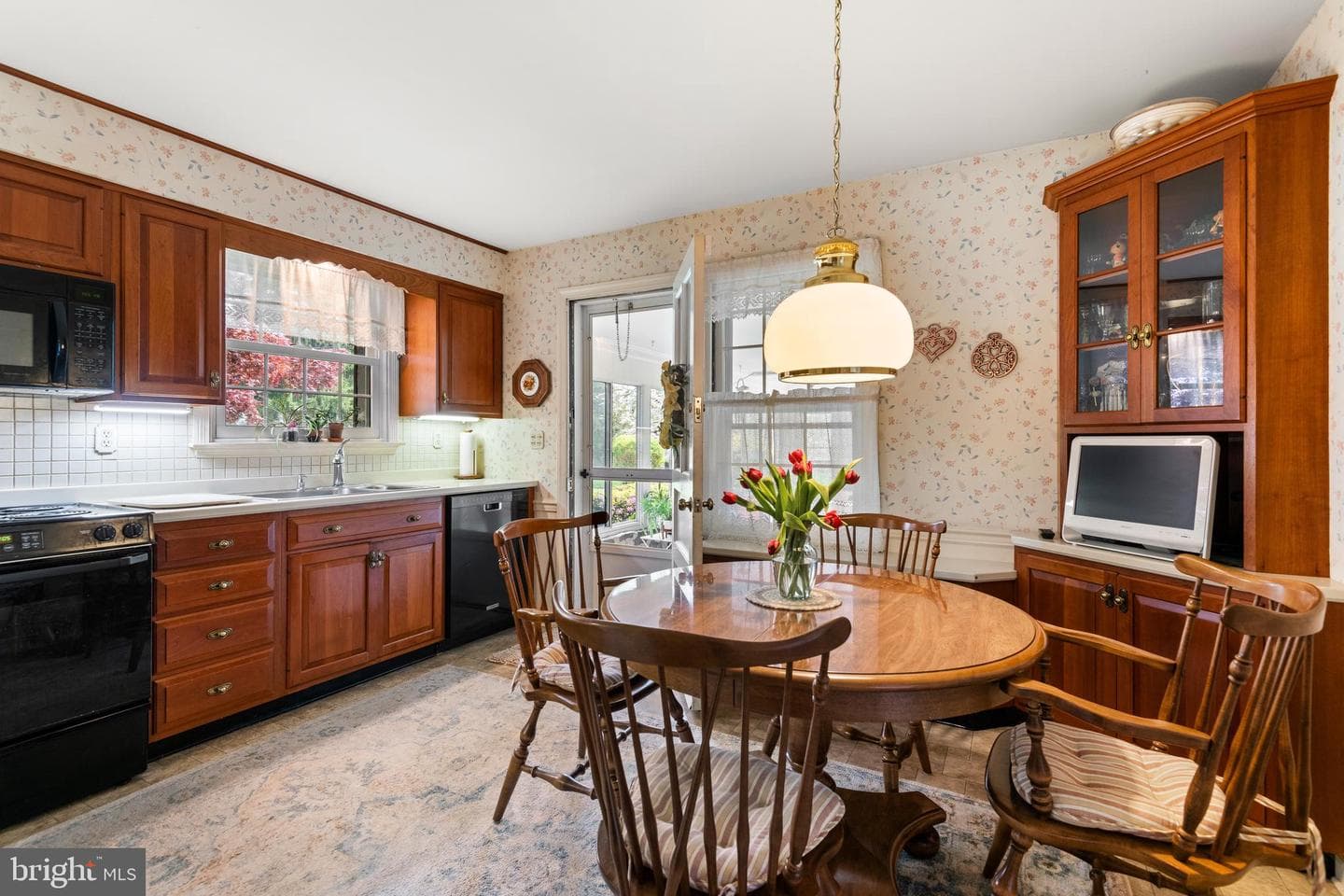 1247 Thomas Road photo 4