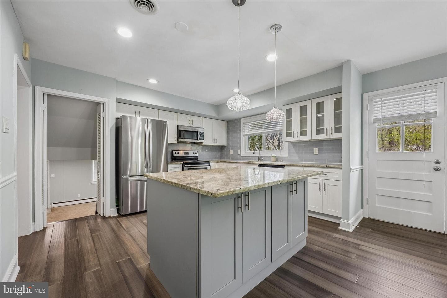 699 W Valley Road photo 13
