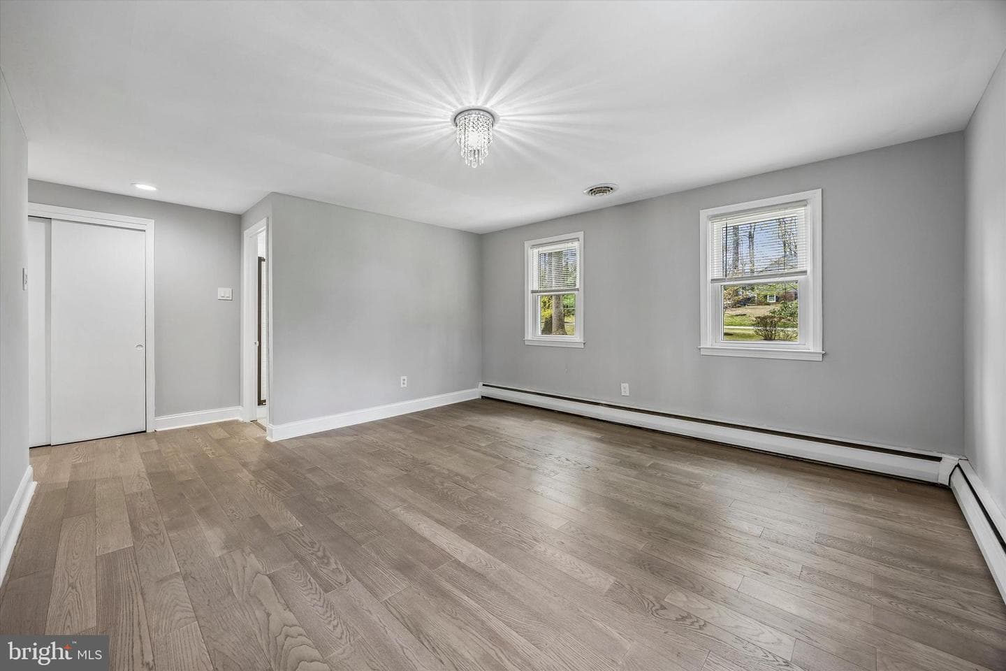 699 W Valley Road photo 15