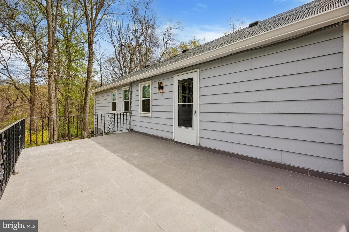 699 W Valley Road photo 17