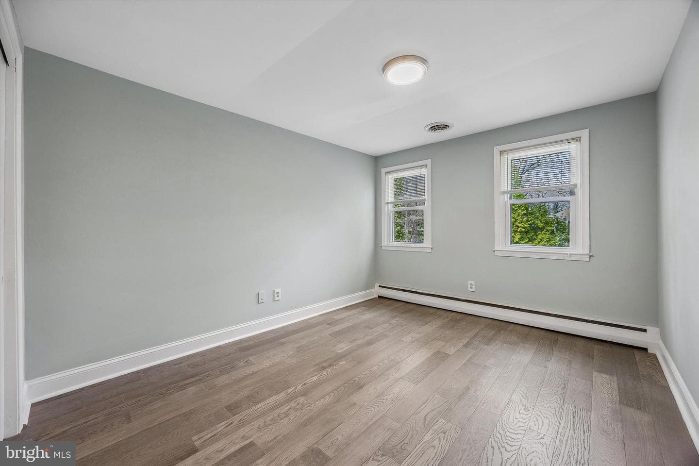 699 W Valley Road photo 20