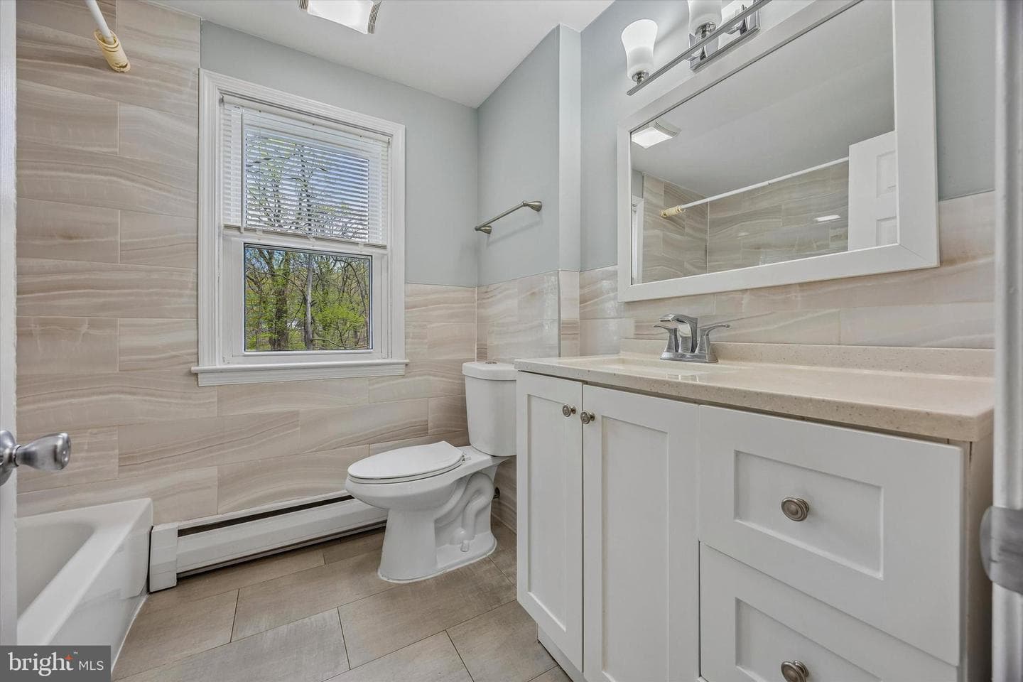 699 W Valley Road photo 24