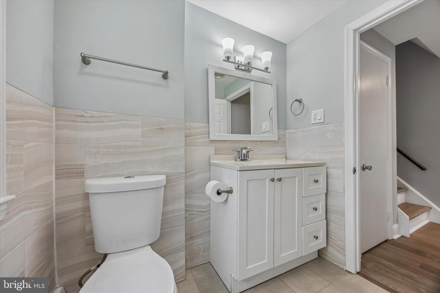 699 W Valley Road photo 25