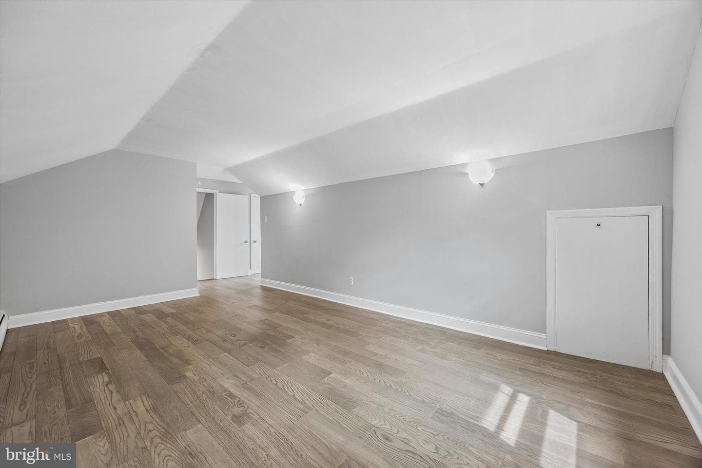 699 W Valley Road photo 29