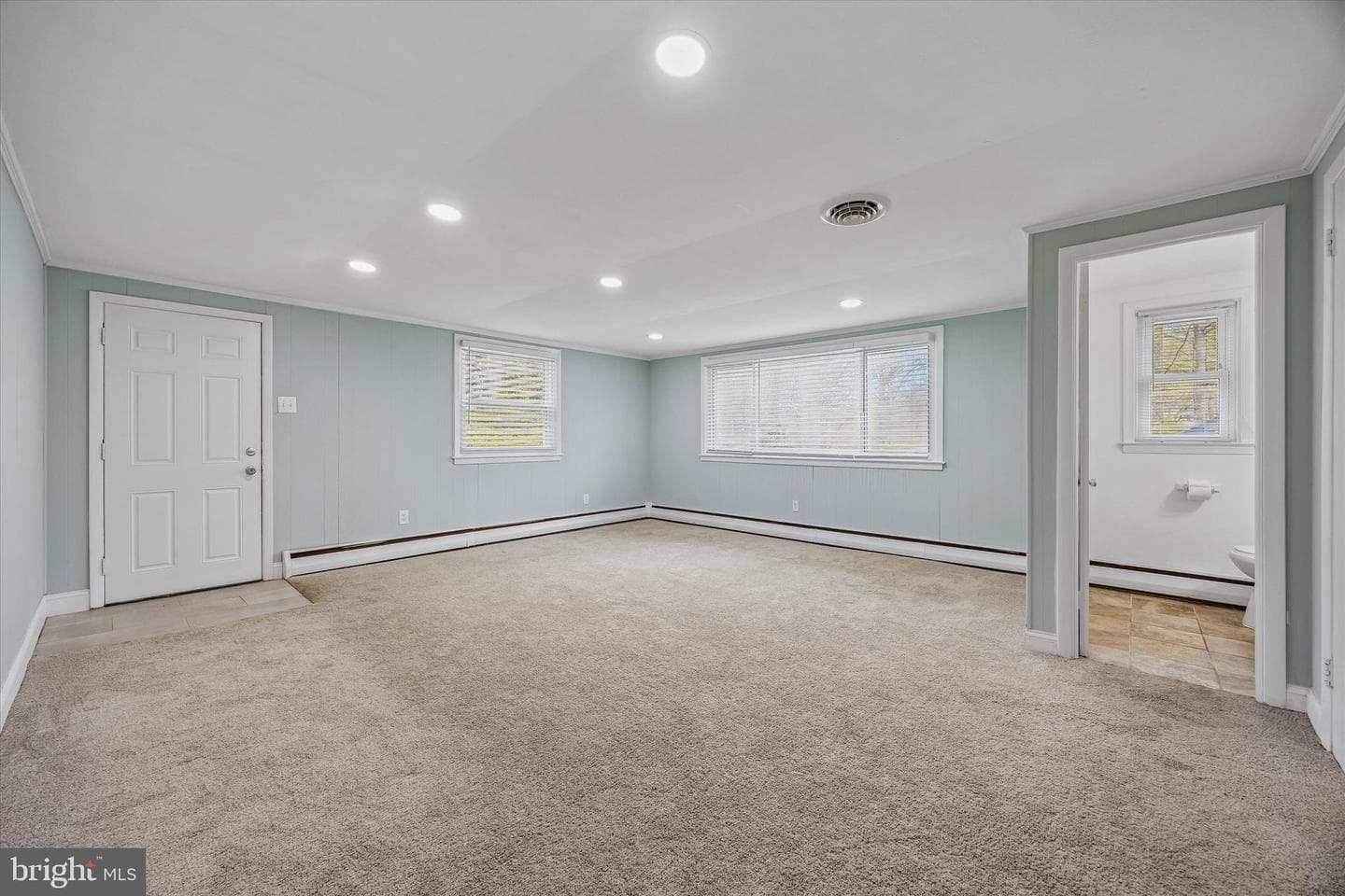699 W Valley Road photo 33