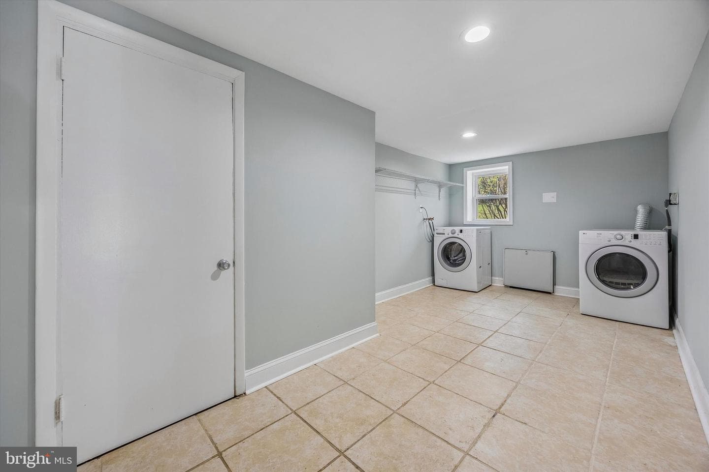 699 W Valley Road photo 35