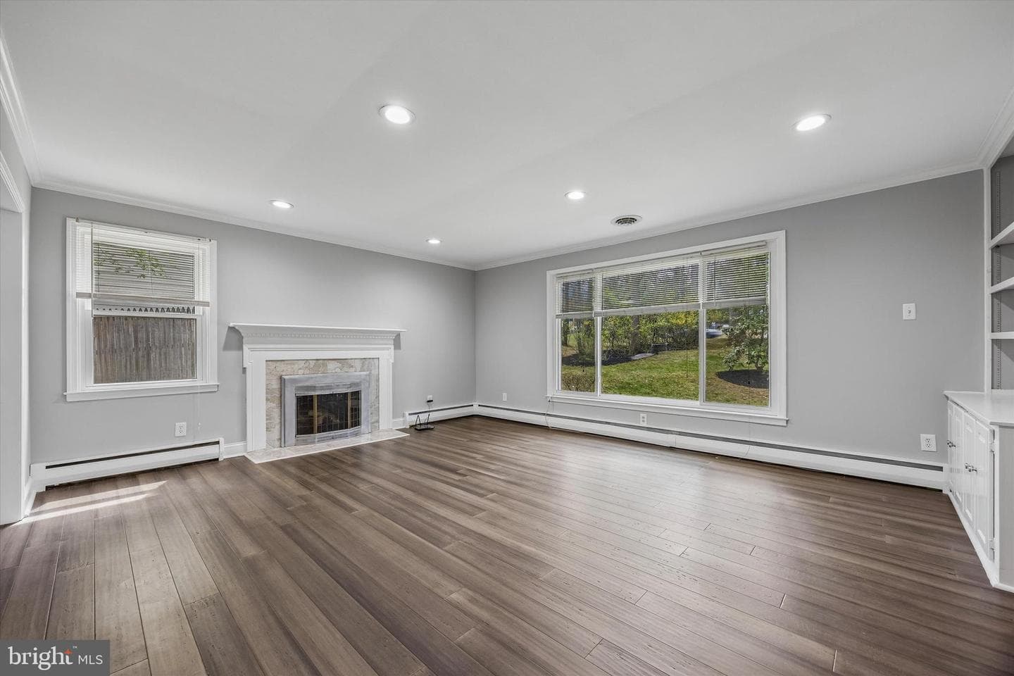 699 W Valley Road photo 7