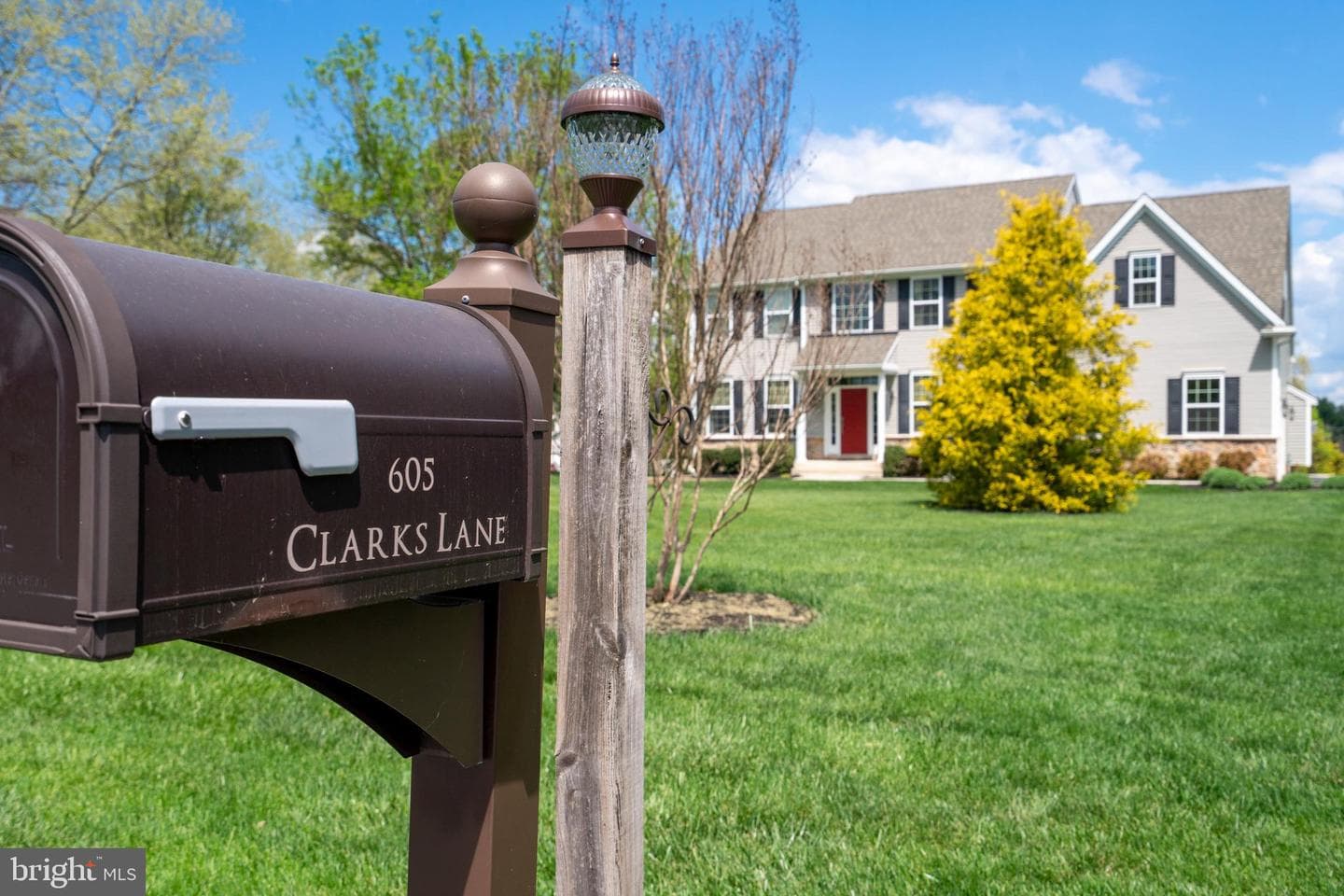 605 Clarks Lane photo 2