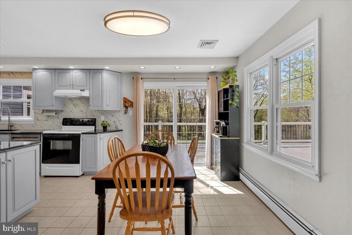 1424 Oakwood Road photo 9