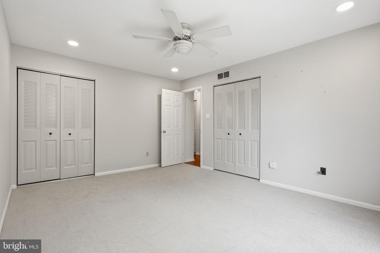 965 Roundhouse Court photo 24