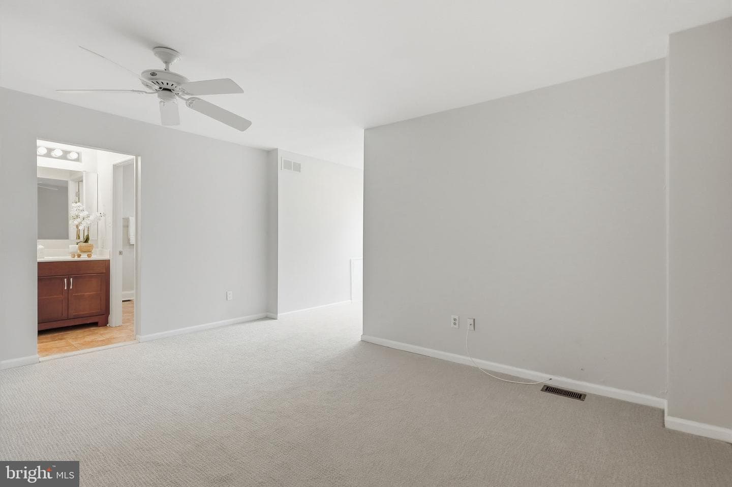 965 Roundhouse Court photo 29