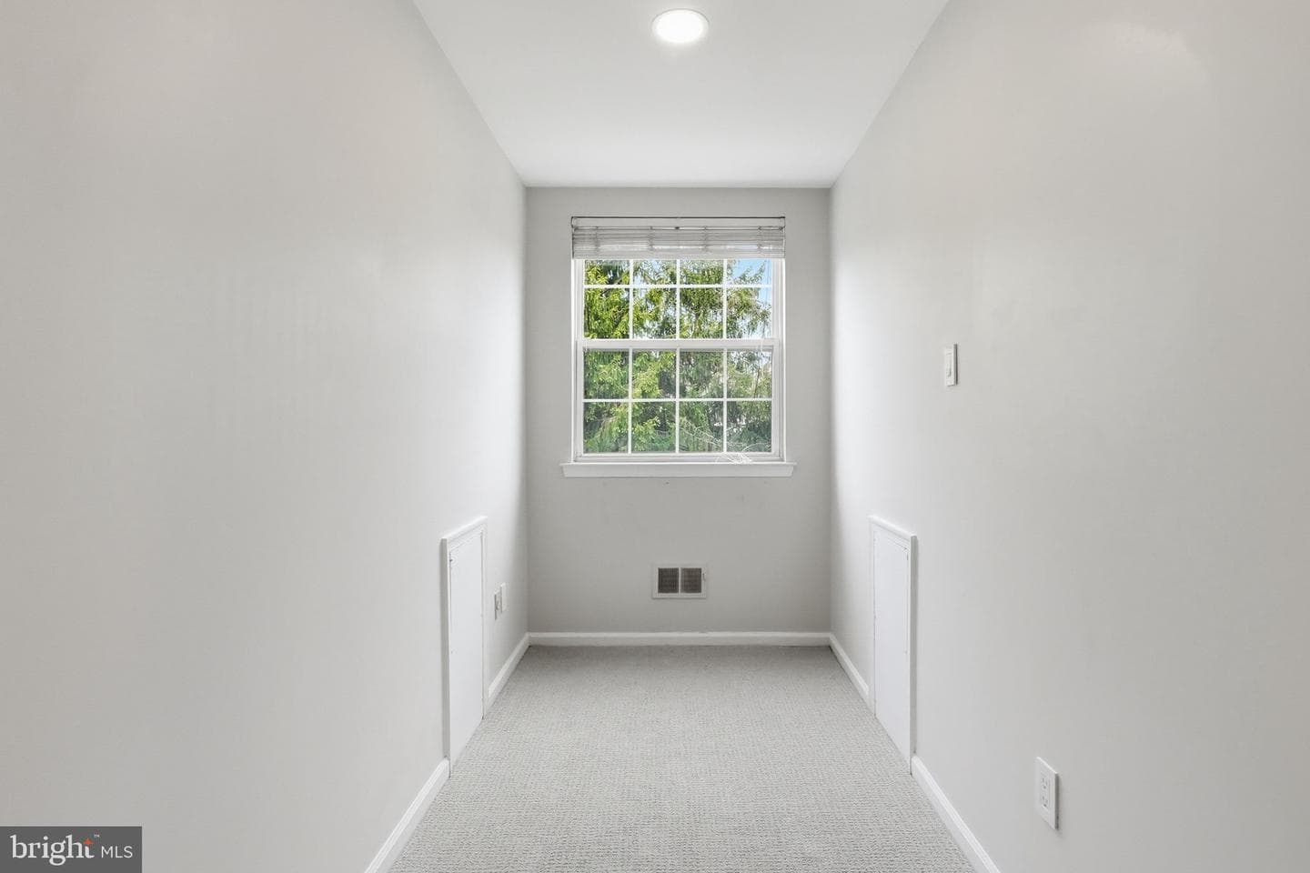 965 Roundhouse Court photo 31