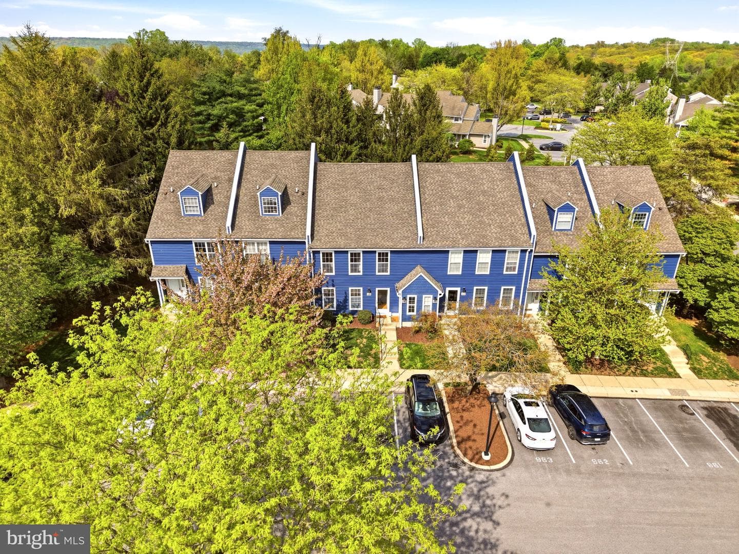 965 Roundhouse Court photo 44