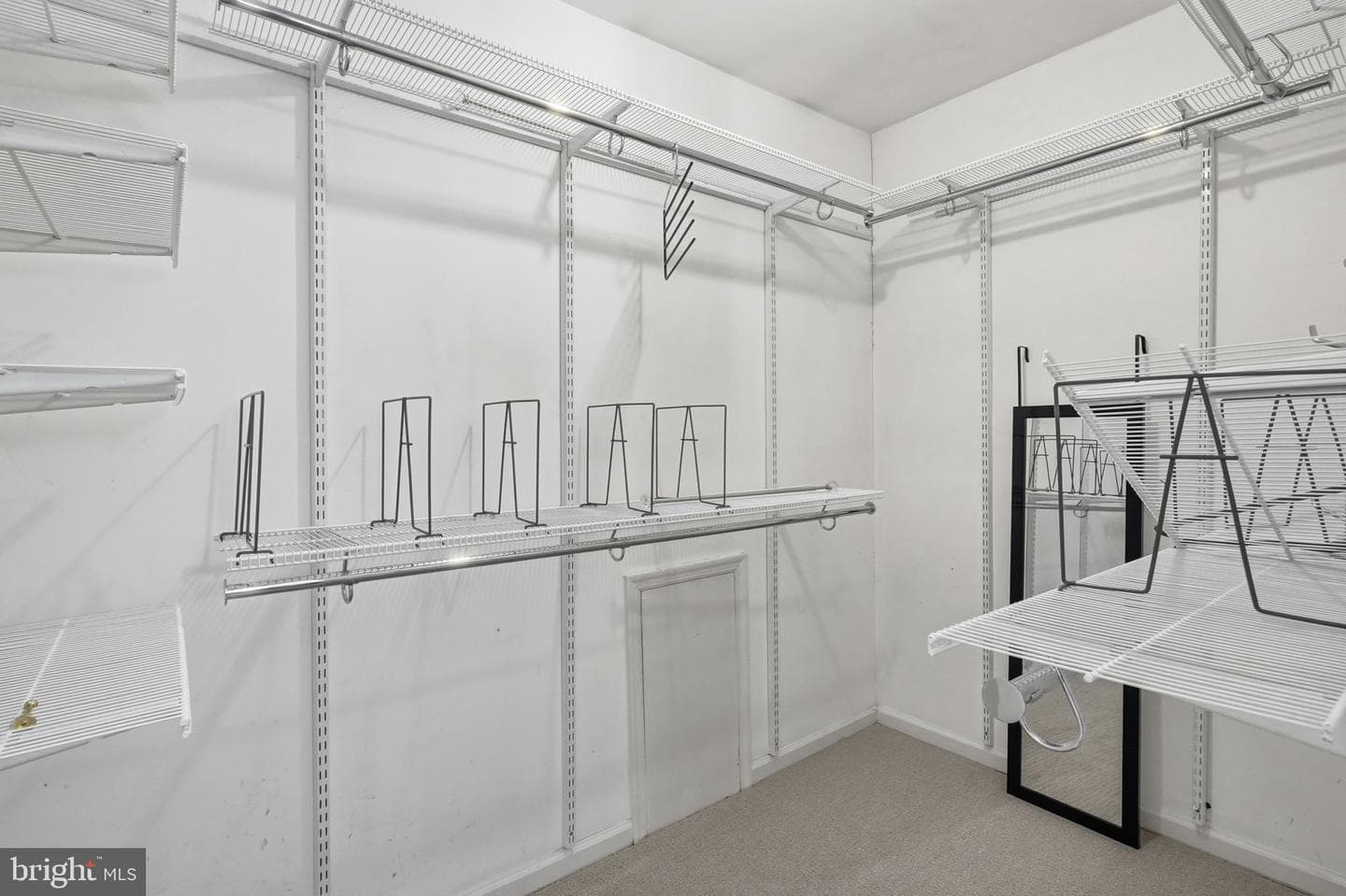 965 Roundhouse Court photo 46