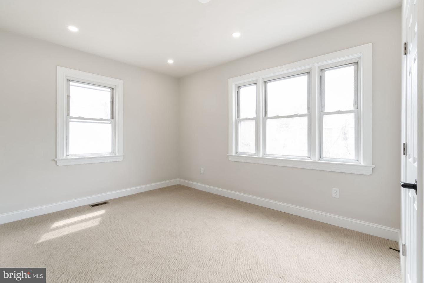 107 Bradford Avenue photo 22