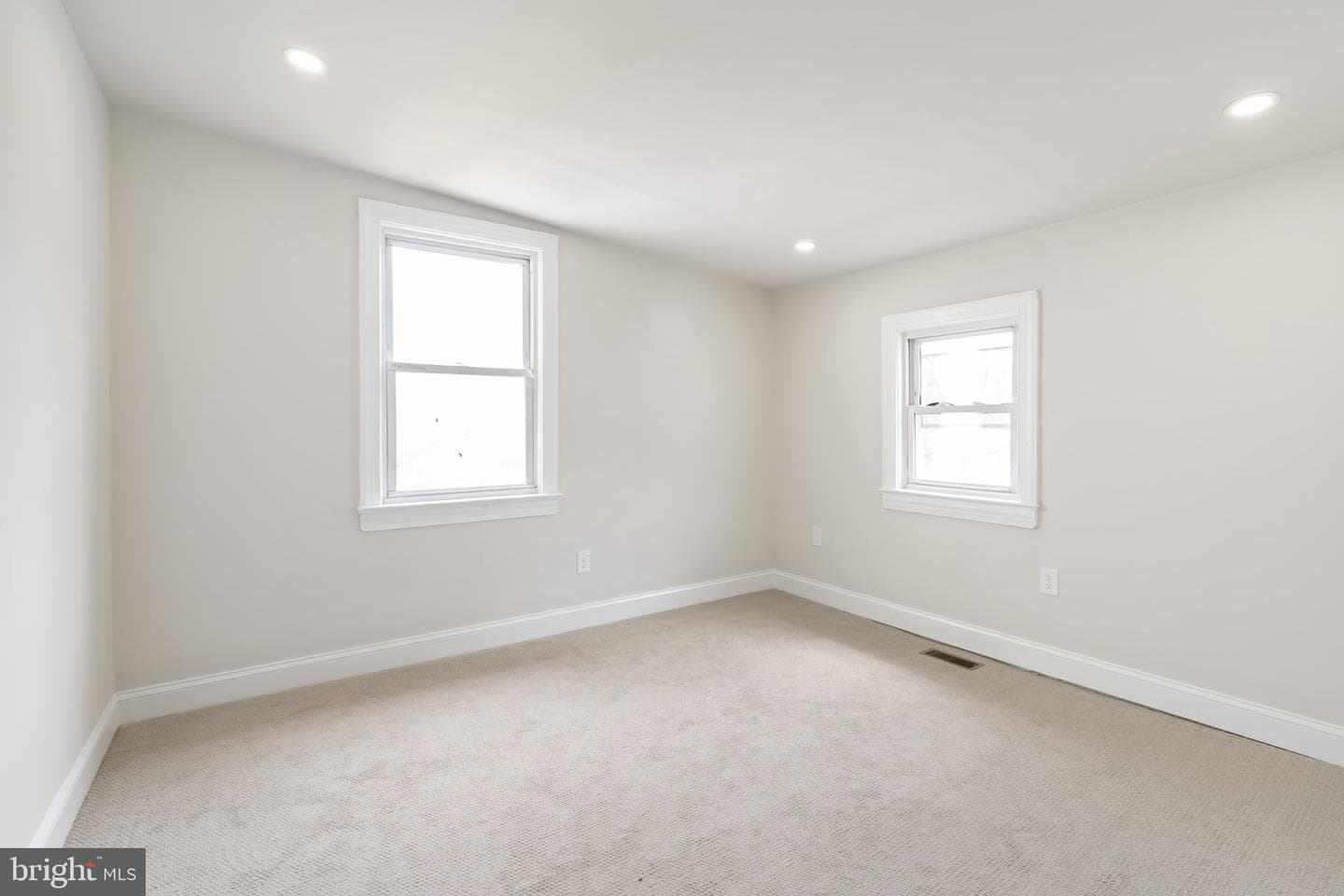107 Bradford Avenue photo 29