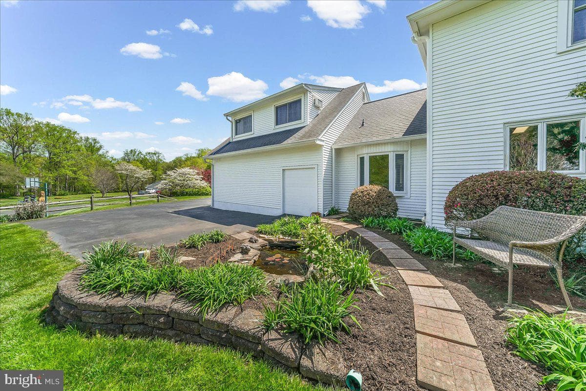 701 Pheasant Run photo 32