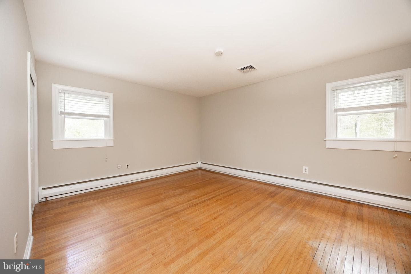 560 Norwood Road photo 16