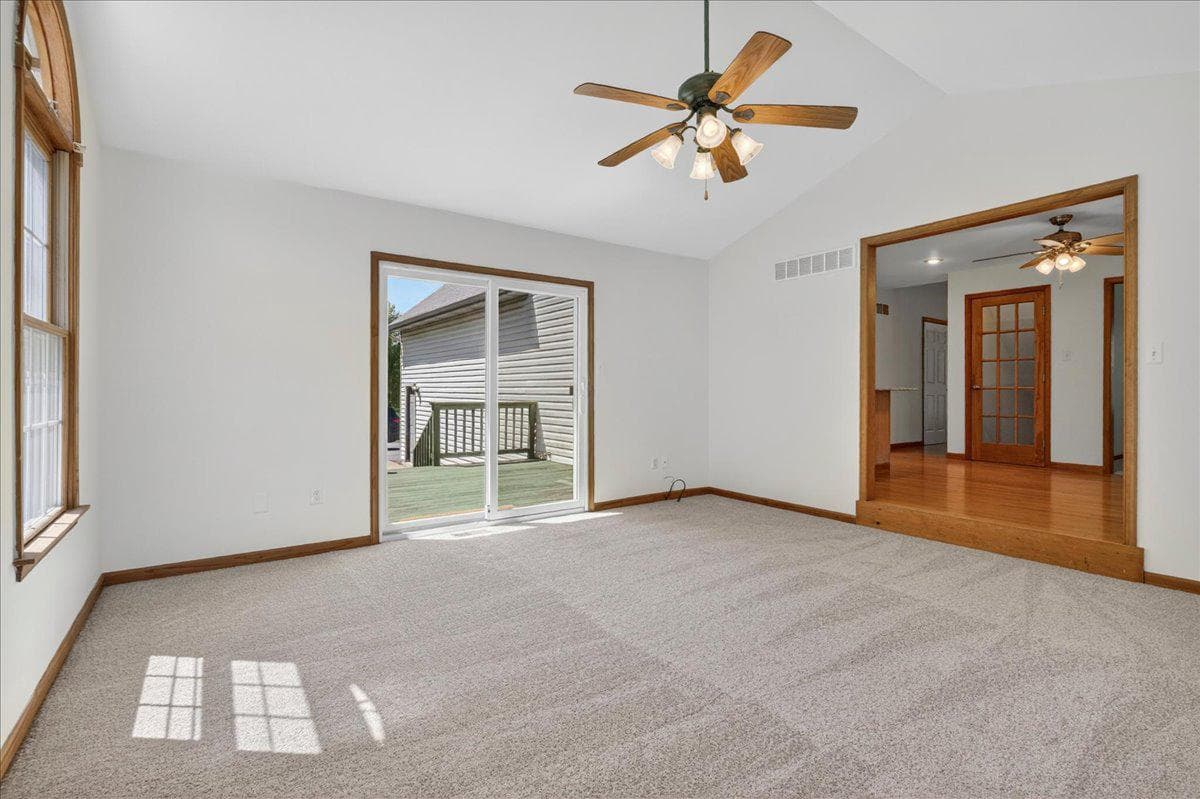 68 Lauren Lane photo 46