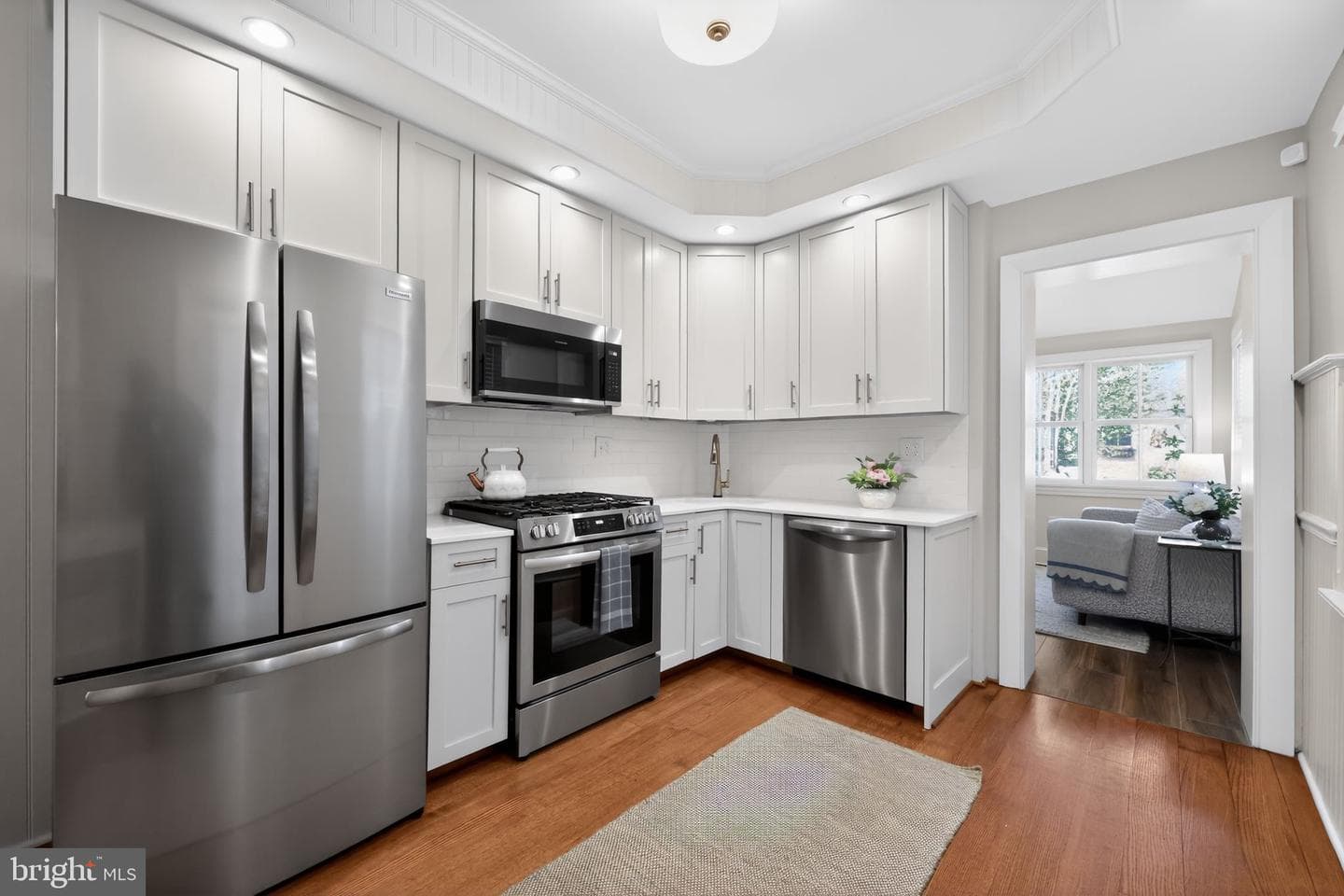 237 W Barnard Street photo 12