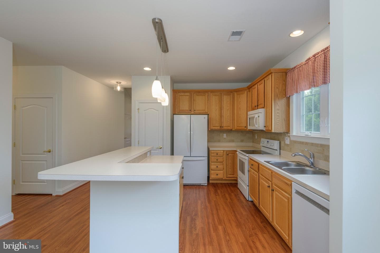 203 Hendrickson Lane photo 11