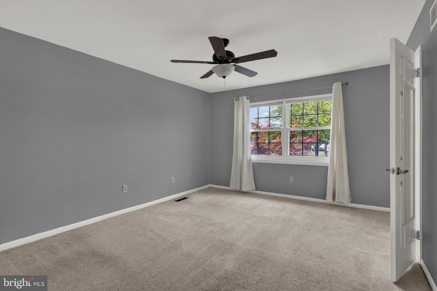 330 Carlyn Court photo 14