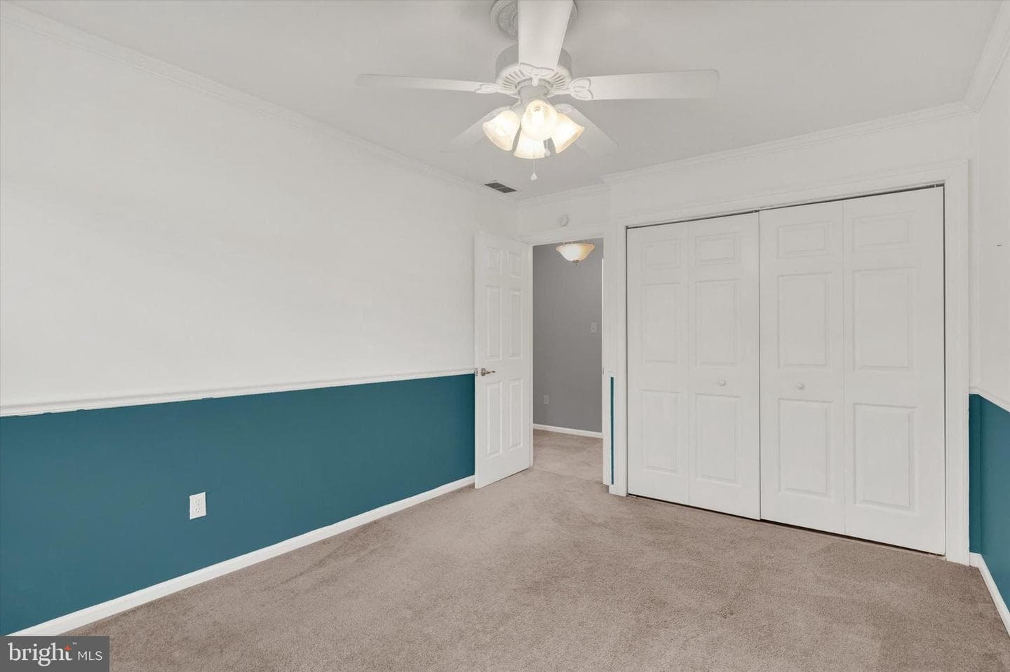 330 Carlyn Court photo 23
