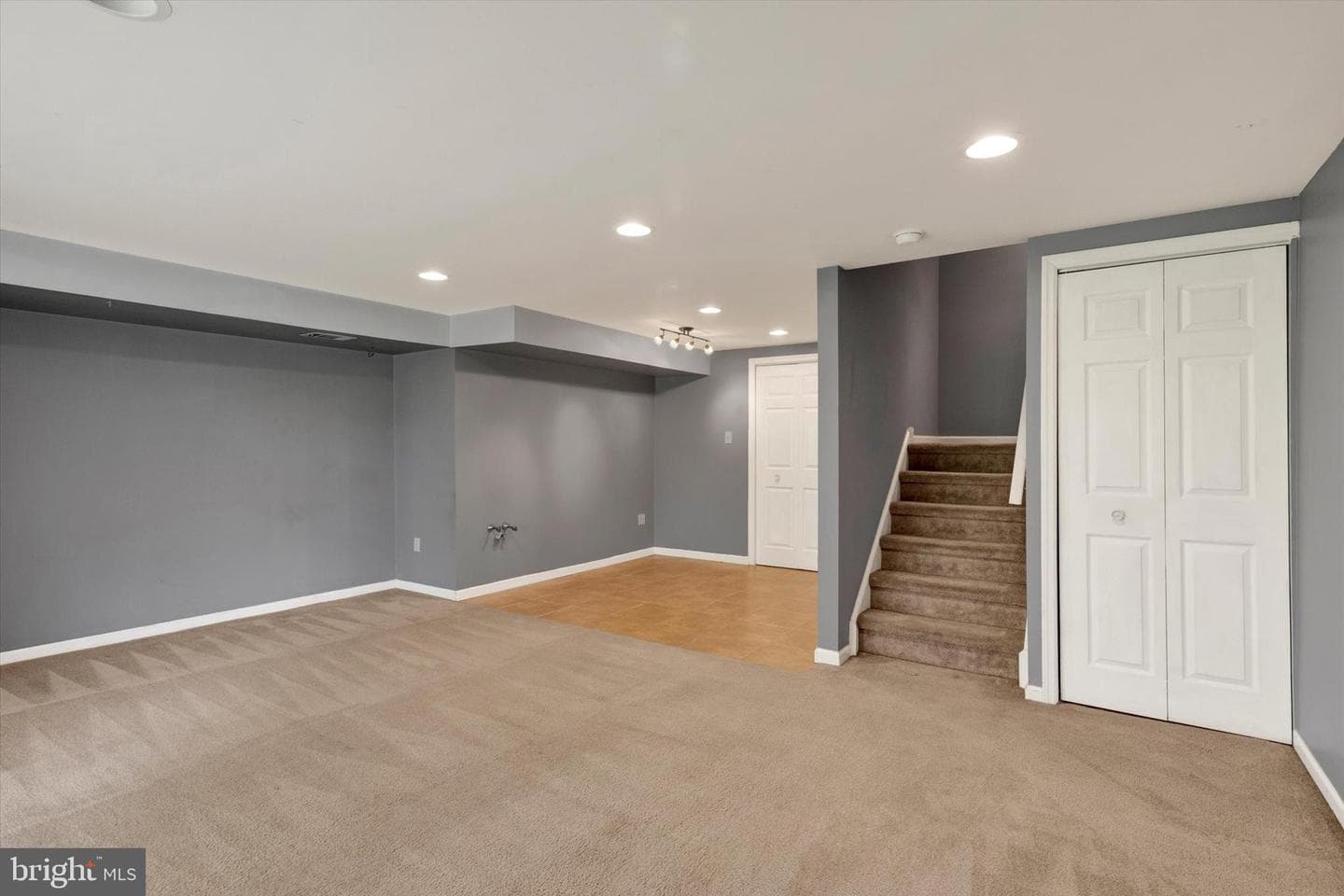 330 Carlyn Court photo 24