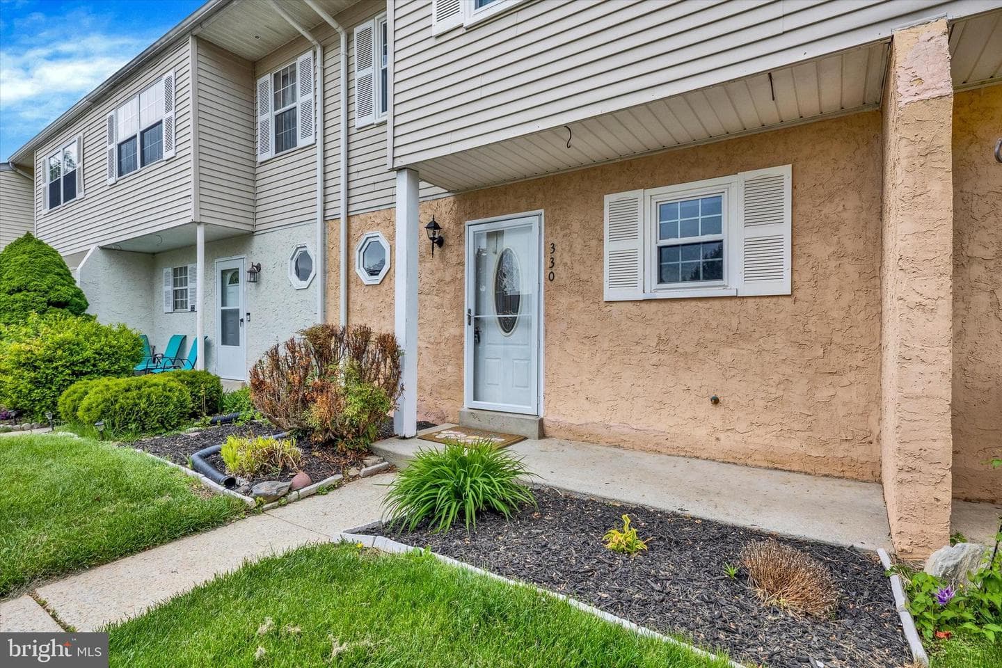 330 Carlyn Court photo 3