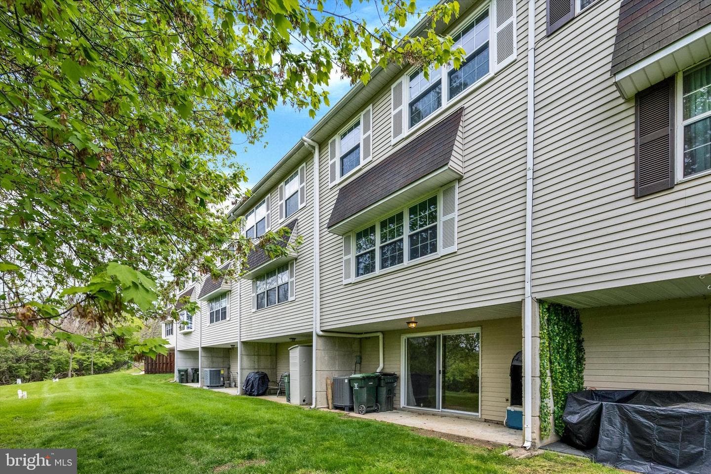 330 Carlyn Court photo 31