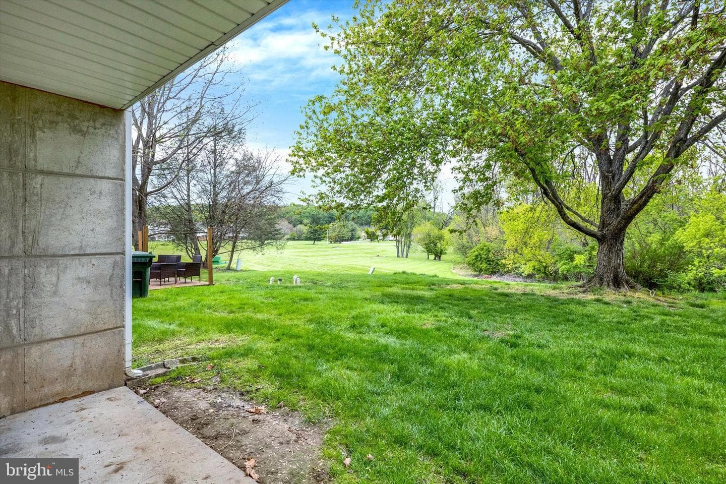 330 Carlyn Court photo 32