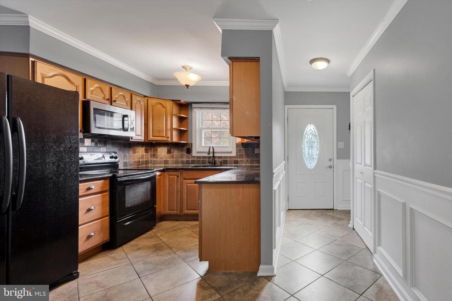 330 Carlyn Court photo 4